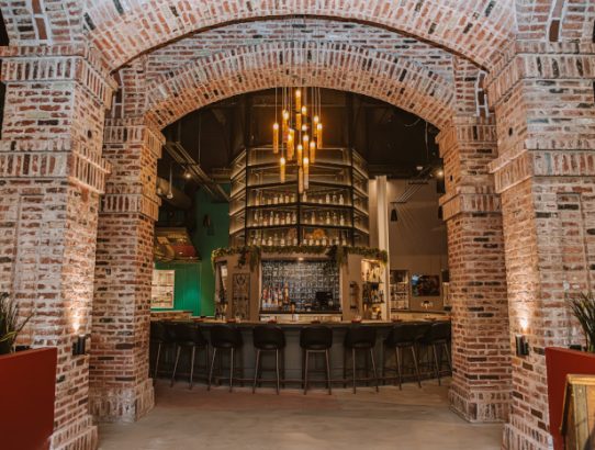 New LA Descanso Restaurant Features 38-Seat Bar Serving Expertly Crafted Cocktails